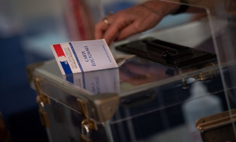 الفرنسيون يدلون بأصواتهم في الجولة الأولى من الانتخابات التشريعية المبكرة