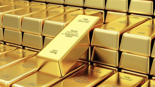 الذهب عند أدنى مستوى في أسبوع مع صعود الدولار وترقب بيانات أميركية
