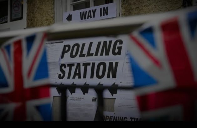 “العمال” البريطاني في طريقه لتحقيق نصر تاريخي… من هو كير ستامر منافس المحافظين الشرس؟