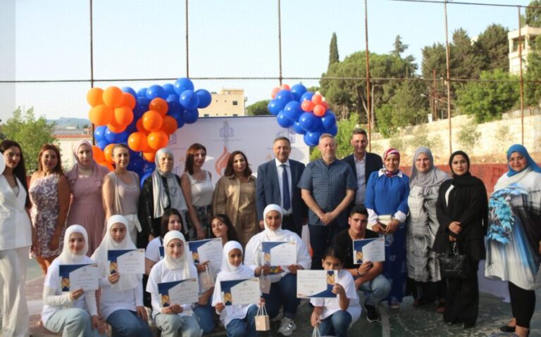 النائب ناصر جابر رعى حفل تكريم الأسرة التعليمية لمتوسطة المربي سميح دخيل الرسمية لطلابها المتفوقين في المرحلة المتوسطة