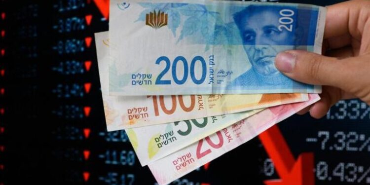 هبوط الشيكل الإسرائيلي 1.5 بالمئة مقابل الدولار كما تراجعت أسهم تل أبيب بأكثر من واحد بالمئة بسبب التوترات بالمنطقة