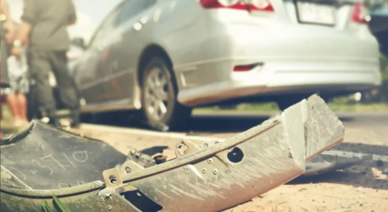 إصابة شخصين بانحراف سيارة عن مسارها في عاصون الضنية