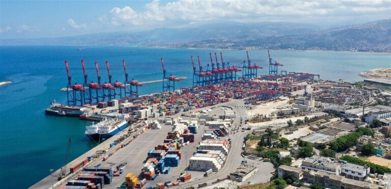 مدير مرفأ بيروت: نعمل على إخراج البضائع من المرفأ تحسبا للاستهداف