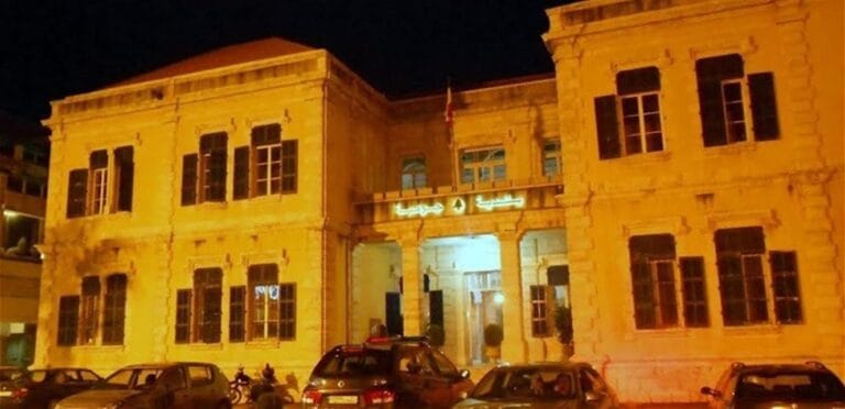 بلدية جونيه: مستمرون بتوقيف السيارات والاليات المخالفة