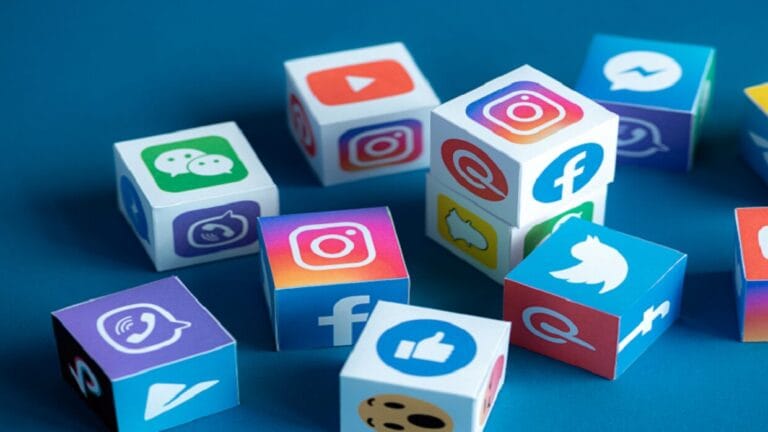 استراتيجيات خفية وراء إدمانك على تطبيقات التواصل الاجتماعي!