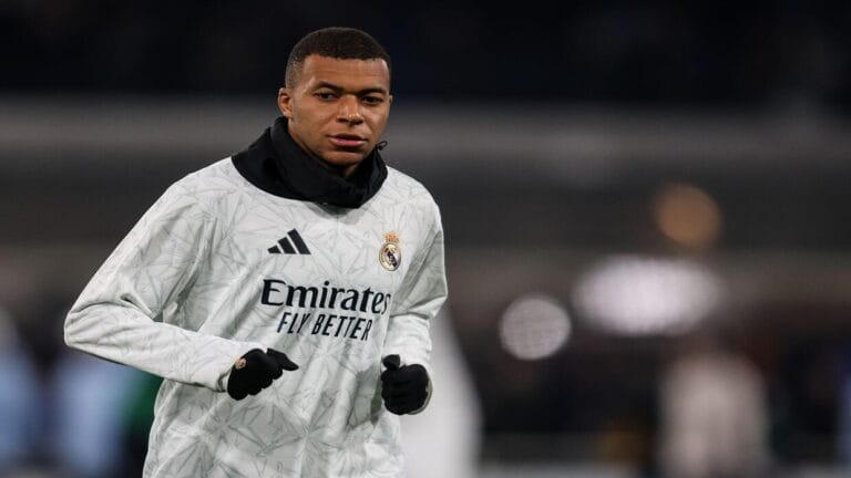 مبابي يتحول إلى “سانتا” في ريال مدريد