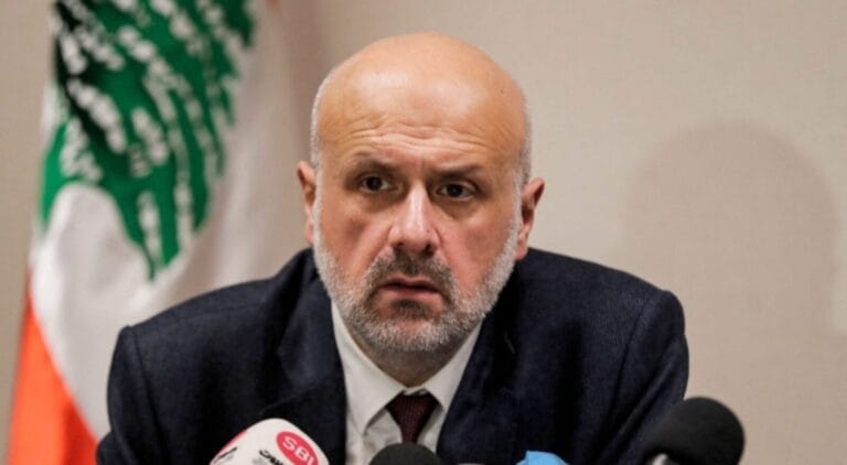 وزير الداخلية في حكومة تصريف الاعمال بسام مولوي بعد اجتماع لمجلس الأمن الداخلي المركزي لمتابعة الأوضاع الأمنية في لبنان والإجراءات المتخذة عند المعابر الحدودية: لا نرى تحركات مقلقة تجاه لبنان وكلّ الأجهزة الأمنية تتابع عملها والتعزيزات موجودة على الحدود لمنع أي تطورات تؤثر على الداخل اللبناني.
