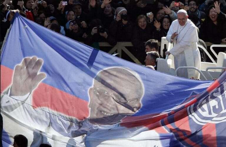 ناد أرجنتيني يقيم قداسا لوداع بابا الفاتيكان بكنيسة النادي