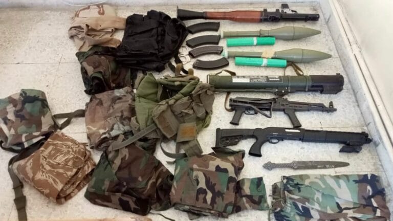 ضبط أسلحة وذخائر حربية في بعلبك بعد توقيف شخص بحوزته هوية مزورة