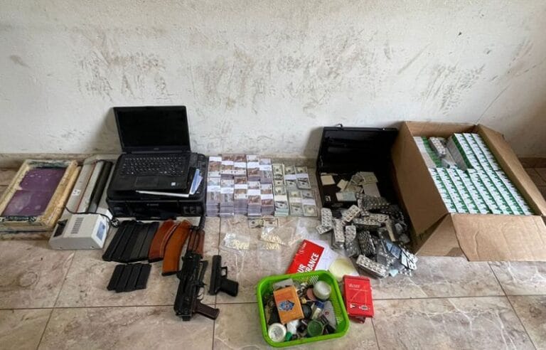 مقتل أحد المطلوبين الخطرين بعد إطلاقه النار على دورية من الجيش أثناء دهم منزله في بريتال – بعلبك
