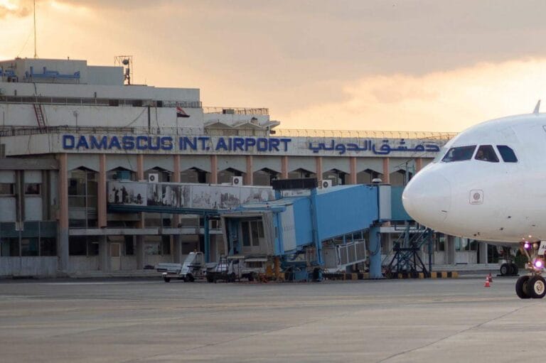 أولى الرحلات الإماراتية تصل إلى مطار دمشق منذ 13 عاماً