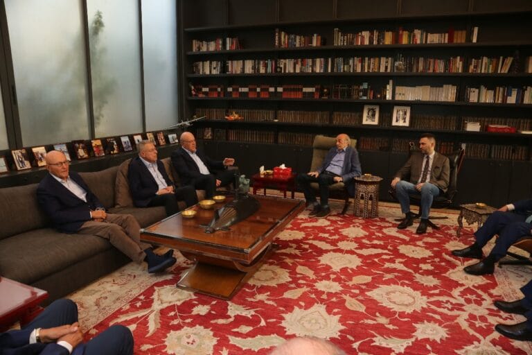 جنبلاط: نتمسك بالبيان الذي صدر أمس ونُصرّ عليه بوقف إطلاق النار في السويداء