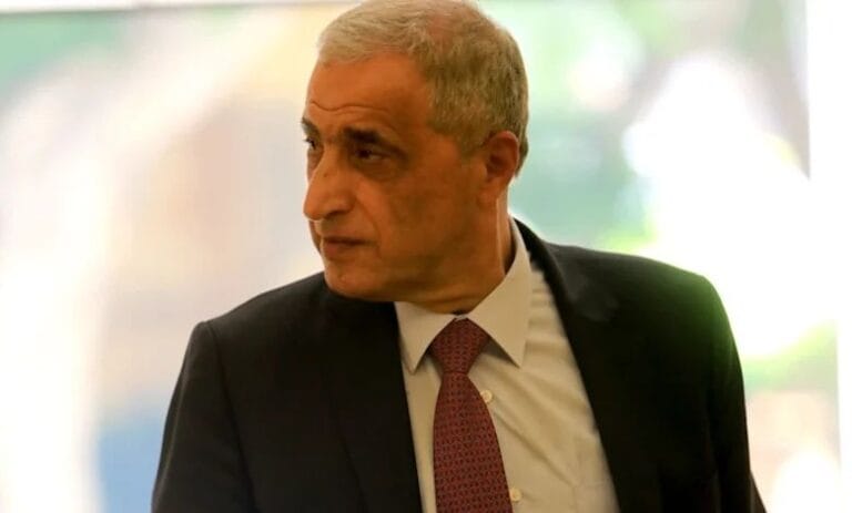 النائب قاسم هاشم اكد بان الكلمة المرتقبة للرئيس بري في ذكرى الامام موسى الصدر غدا الاحد ستكون تاريخية ومصيرية: ربما تحمل مبادرة لكيفية إنهاء الأزمة الراهنة المتعلقة بقضية حصر السلاح بيد الدولة