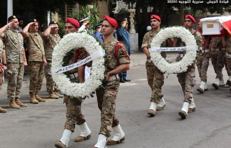 تشييع ٥ عسكريين شهداء