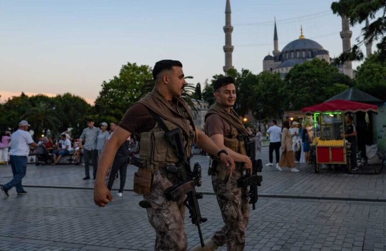 تقرير عبري حول “جواسيس غير متوقعين” للموساد في دول عربية وإسلامية