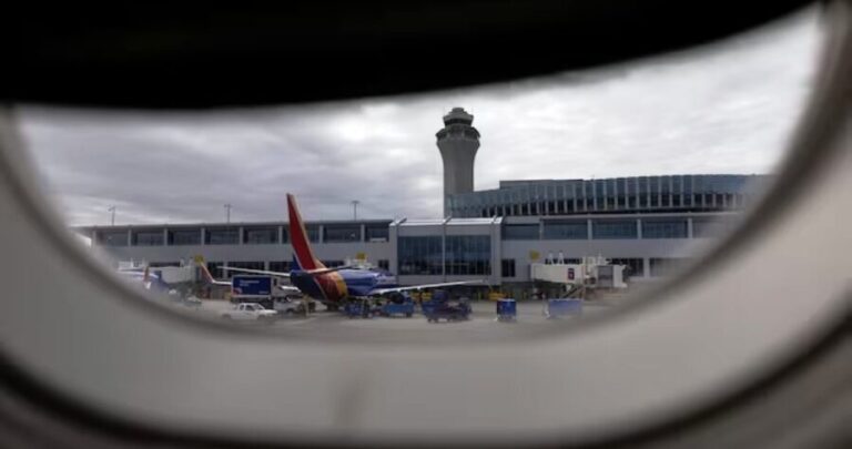 الولايات المتحدة تلغي رحلات جوية اعتبارا من الغد بسبب استمرار الإغلاق الحكومي