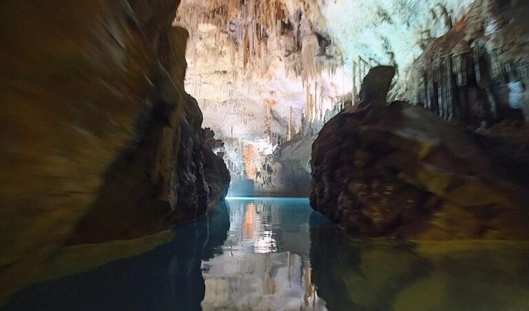 وزارة السياحة تُنذر بلدية جعيتا بعد حفل زفاف داخل المغارة