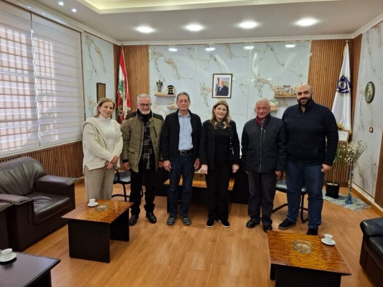 وفد من الجمعية الخيرية الإجتماعية والثقافية يزور محافظ النبطية البروفسورة هويدا الترك