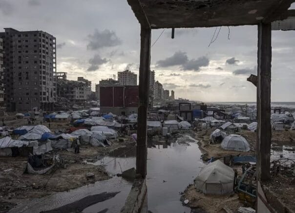 المنخفض الجوي يفاقم عمق الكارثة الإنسانية في غزة: 11 شهيداً وأكثر من ربع مليون متضرر