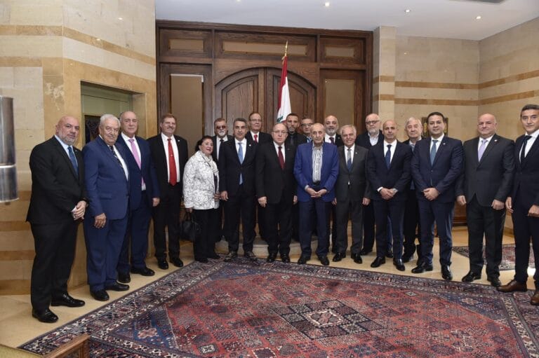 الرئيس بري خلال لقائه الرئيس الجديد للجامعة اللبنانية الثقافية في العالم: ودائع اللبنانيين المقيمين والمغتربين هي ودائع مقدسة ويجب ان تعود لاصحابها