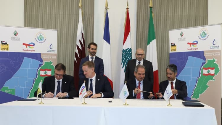 توقيع اتفاق التنقيب عن الغاز في “البلوك 8” في السرايا برعاية سلام صدي : خطوة أساسية نحو تحقيق أحلامنا وطموحاتنا دعبول : رافعة للاقتصاد الوطني ودعما للتنمية المستدامة