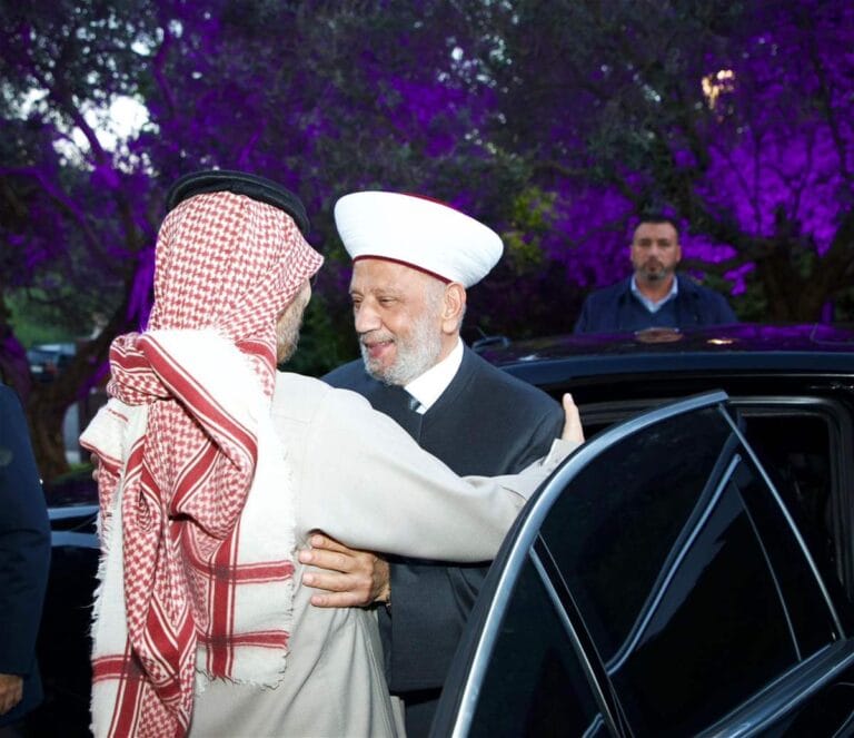 السفير السعودي أقام إفطارا لدريان ومفتي المناطق: حان الوقت ليرتاح لبنان من أزماته