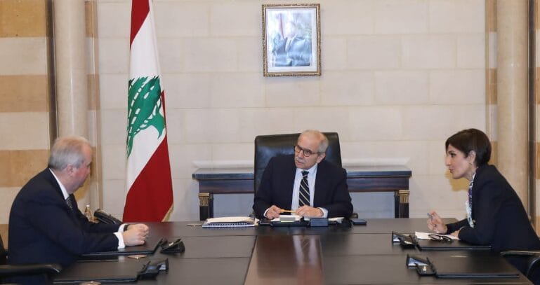 سلام يجتمع مع الزين وجابر لمتابعة سير العمل في أوامر التحصيل المتعلّقة بالضرر البيئي وكلفة التأهيل المترتّبة على قطاع المقالع والكسارات