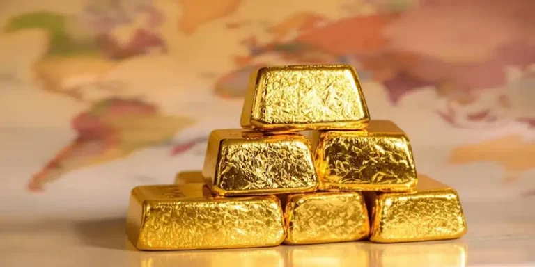 الذهب يرتفع بأكثر من 1% مدعوماً بتراجع الدولار