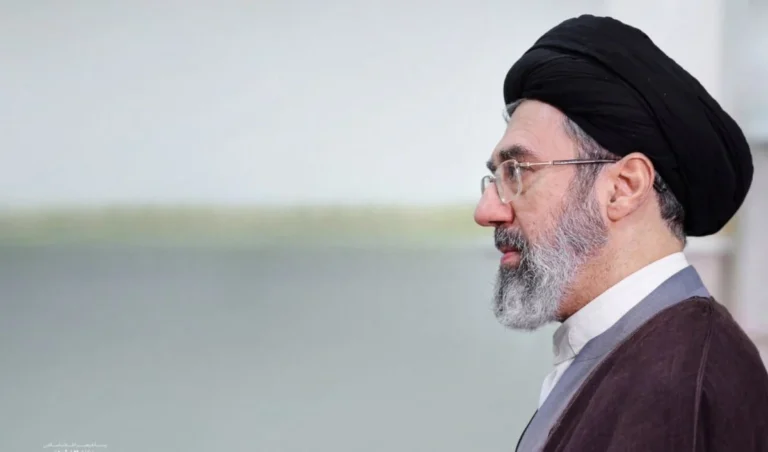 السيد مجتبى خامنئي في نداء للحجيج: الأمة الإسلامية ستصيغ النظام الجديد للمنطقة والعالم