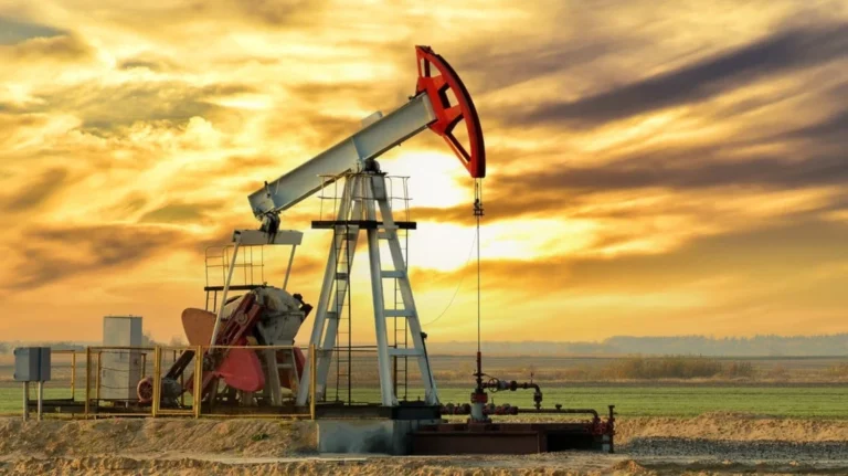 أسعار النفط تعاود الارتفاع بعد العدوان الأميركي على إيران فجر الخميس