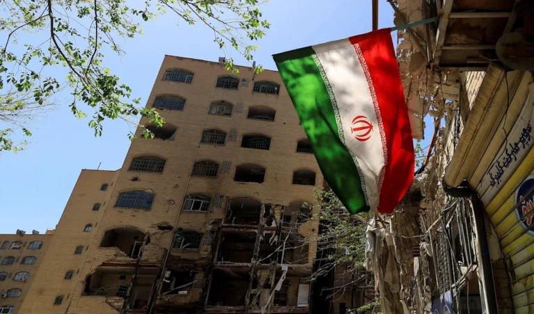 إيران تعلن وقفاً مشروطاً لعملياتها العسكرية… وتضيف جنوب لبنان إلى المعادلة