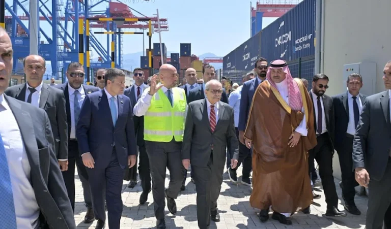 سلام يرعى انطلاق أول حاوية إلى جدة: لن نسمح بأن يعود لبنان منطلقاً للإضرار بالأشقاء العرب