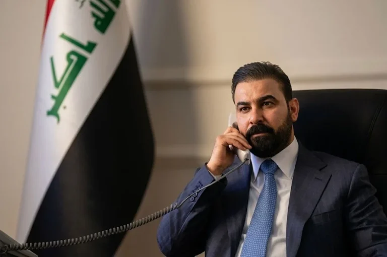 تمهيداً لاستعادة تعاملها بالدولار.. العراق يؤهل 7 مصارف للعودة إلى قنوات المراسلة الخارجية