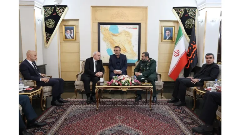 وزير الدفاع في طهران ممثلا لبنان في مراسم تأبين السيد الخامنئي
