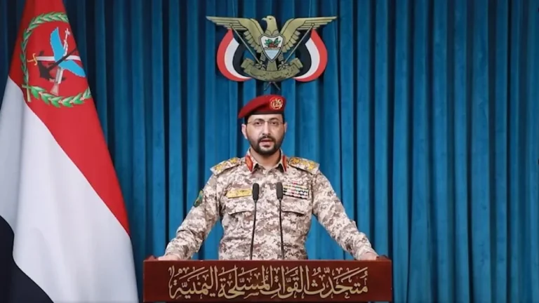 القوات المسلحة اليمنية تعلن استهداف سفينة نفطية سعودية وتحشيدات في مناطق حدودية