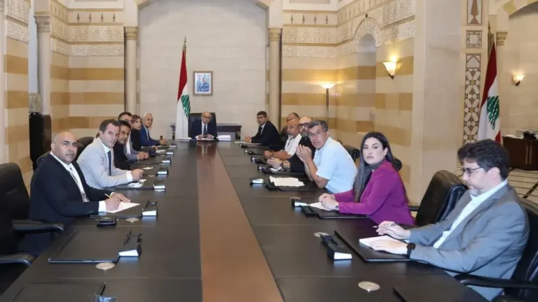 سلام عرض مع أساتذة متعاقدين في اللبنانية ملف التفرغ