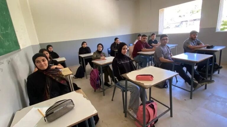 انطلاق العام الدراسي في مدارس النبطية في ظل هدوء حذر ومبان موقتة للحفاظ على سلامة الطلاب