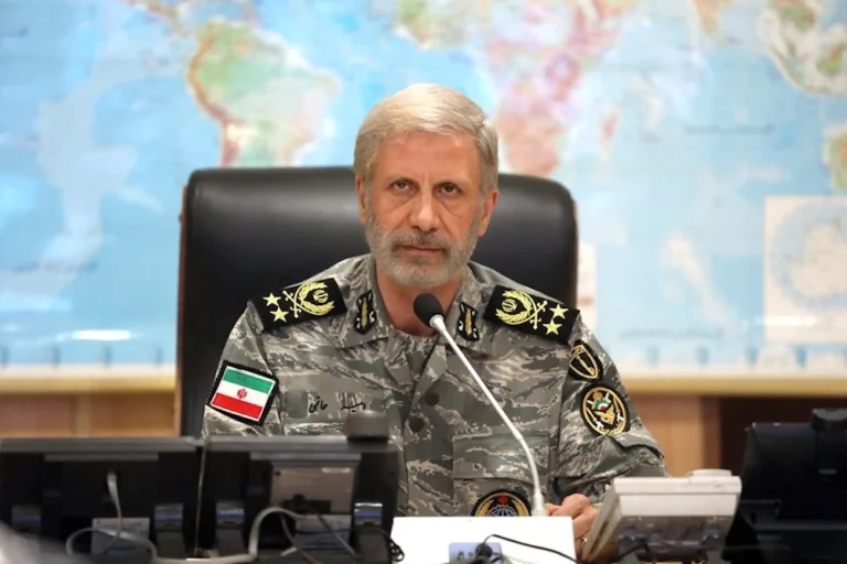 حاتمي: الدفاع الجوي الإيراني قطع شوطاً سريعاً نحو الاكتفاء الذاتي