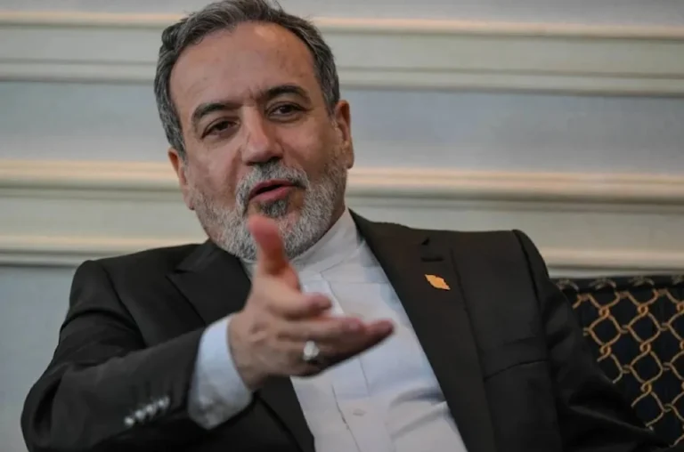 عراقتشي رداً على نظيره الأردني: كم علينا الانتظار قبل الرد على معتدٍ لا يحترم سيادة إيران والعرب؟