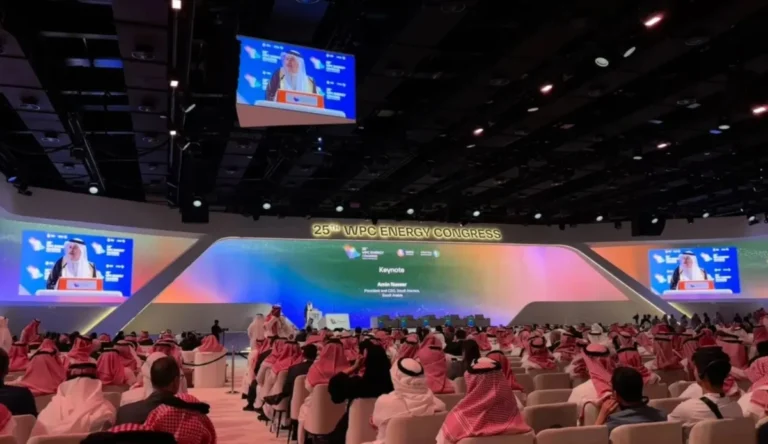 رئيس “أرامكو”: الضغوط على إمدادات النفط خطيرة على المستوى العالمي