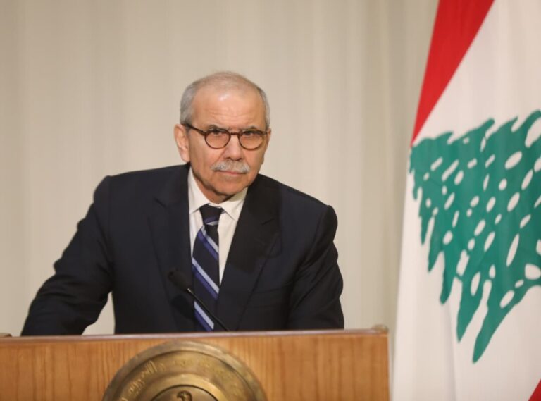 سلام يتقدم من عوائل الشهداء الثلاثة في فرون وياطر وعين إبل: حماية أهلنا وتثبيت عودتهم الآمنة وإزالة مخلّفات الحرب تبقى في صلب أولويات عمل حكومتنا