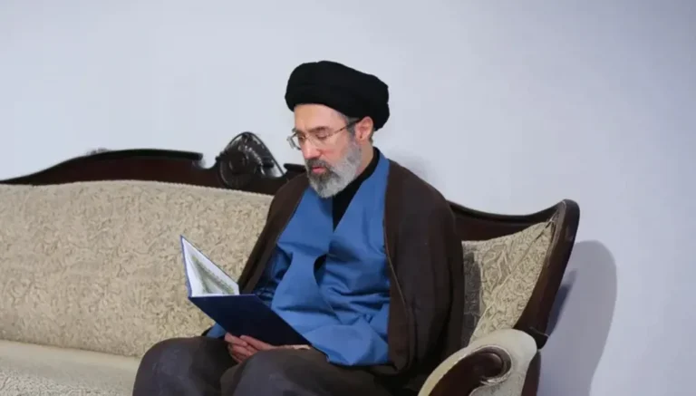 السيد مجتبى يلتقي أمين المجلس الأعلى للأمن القومي الإيراني.. ماذا تناول اللقاء؟