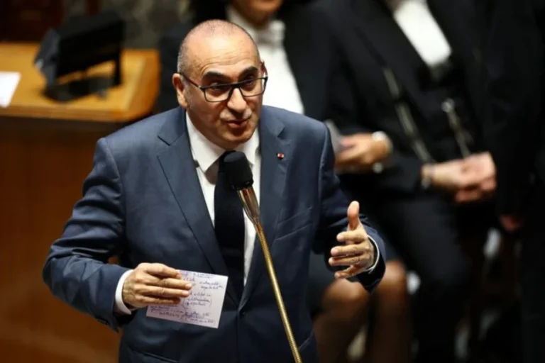 ماكرون يرفض استقالة وزير الداخلية رغم الإقرار بالإخفاق وفقدان السيطرة على الاحتجاجات